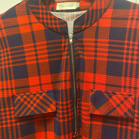 Red and dark blue fashion top - Picture 3 of 4